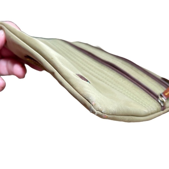 DOONEY & BOURKE, CROSSBODY BAG. NYLON EXTERIOR WITH BROWN LEATHER TRIM. - Picture 8 of 8